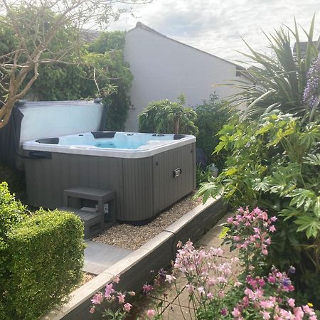 Bryntirion Farmhouse Apartment With Hot Tub Llanfair Caereinion ภายนอก รูปภาพ