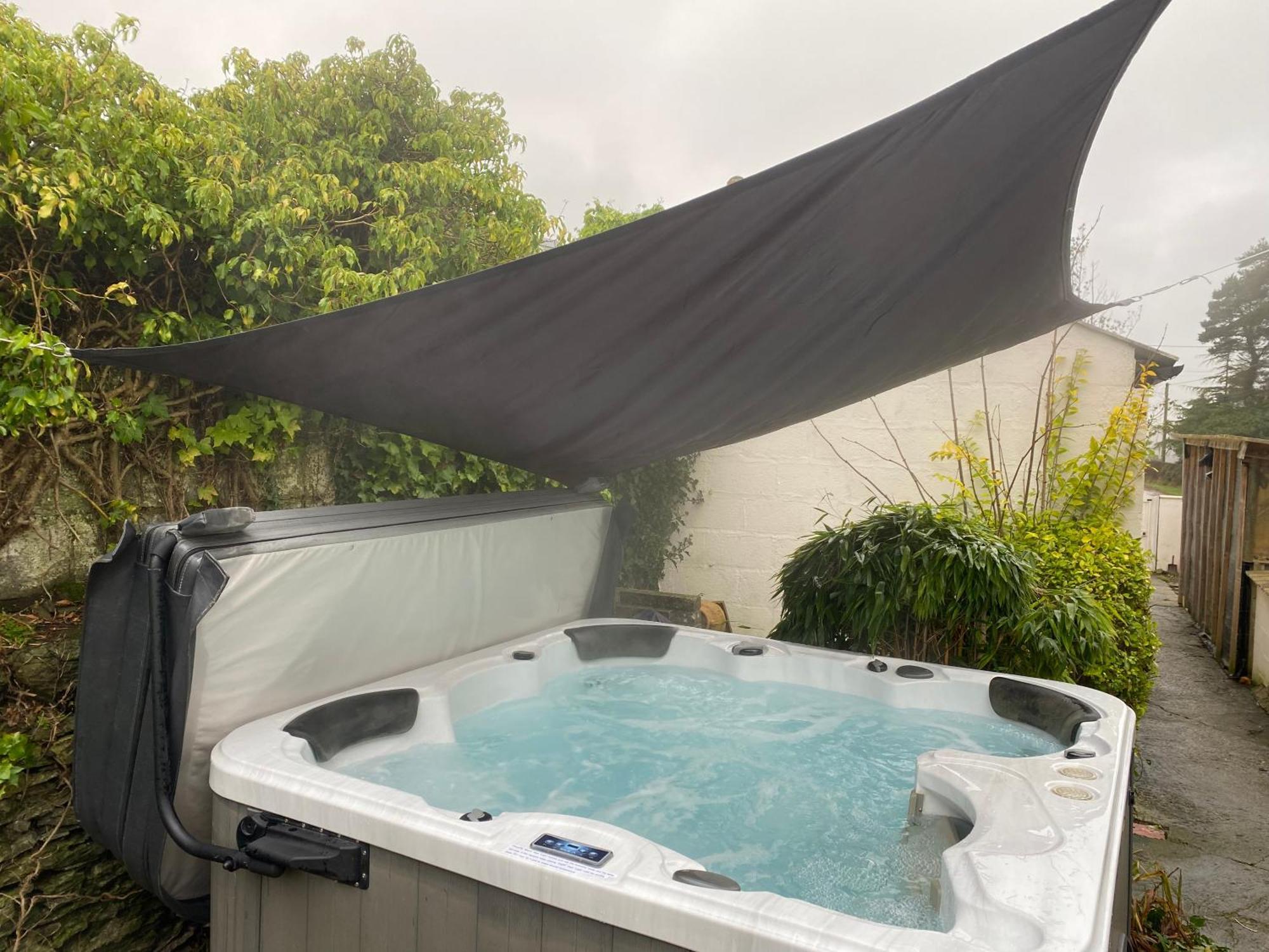 Bryntirion Farmhouse Apartment With Hot Tub Llanfair Caereinion ภายนอก รูปภาพ