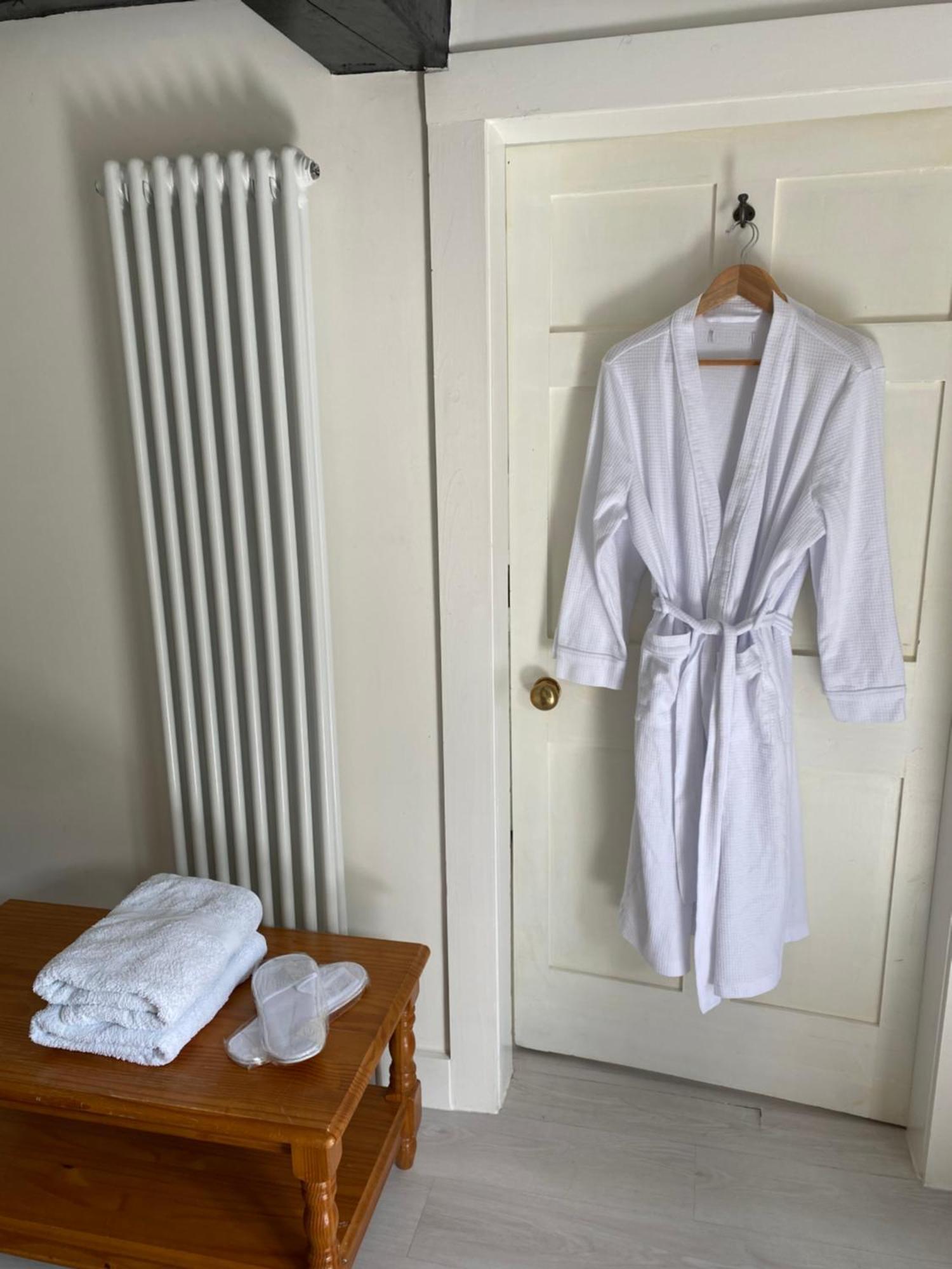 Bryntirion Farmhouse Apartment With Hot Tub Llanfair Caereinion ภายนอก รูปภาพ
